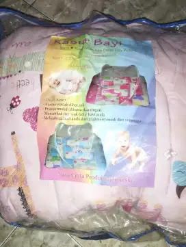 Perlengkapan tempat tidur bayi