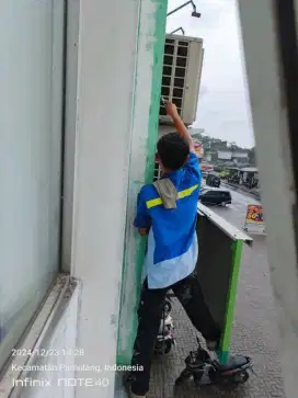 Jasa servis AC kulkas frezer showcase mesin cuci dan bongkar pasang AC