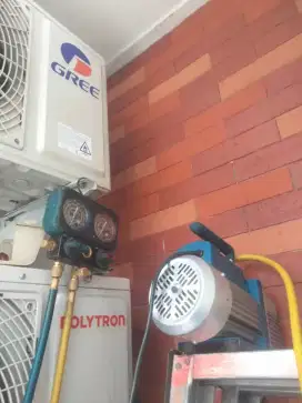 Jasa servis AC kulkas frezer showcase mesin cuci dan bongkar pasang AC