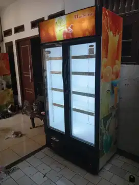 showces 2 pintu