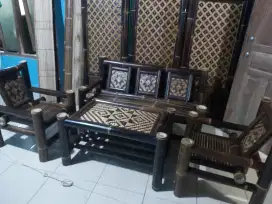 Kursi bambu anyaman