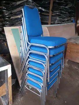 Kursi susun bekas
