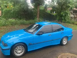 BMW 320i 1995 Bensin