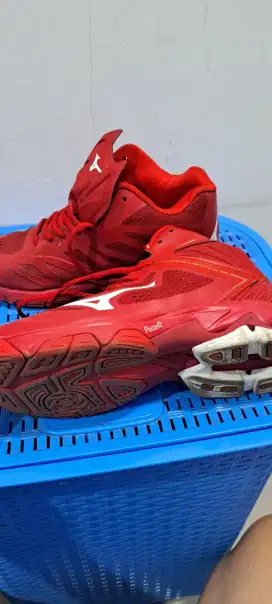 Sepatu olahraga volly