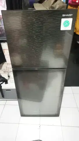 Kulkas Sharp dua pintu