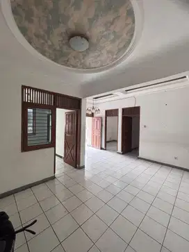 Disewakan Rumah 1 Lantai Hoek Di Margahayu Raya