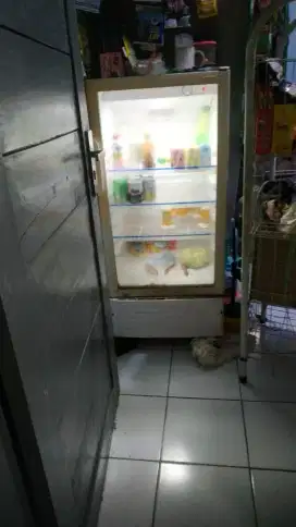 Dijual showcase Sharp