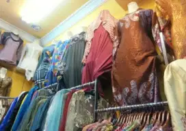 Butuh karyawati baru untuk toko busana muslim