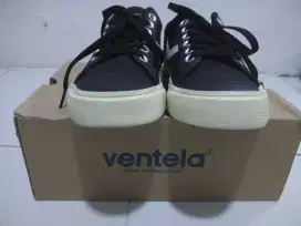 Sepatu Ventela Black