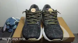 sepatu lari original asic cumulus 22 tokyo edition size 42,5/27cm.