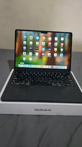 Macbook Air M3 256/8GB fulset like new low CC