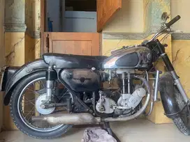 Motor Antik AJS Tahun 1954 350cc
