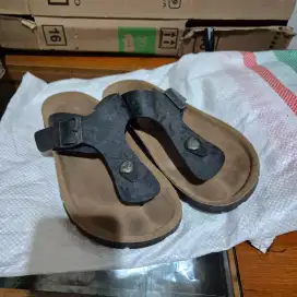 2 biji sendal bata laki laki