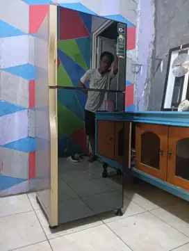 kulkas polytron 2 pintu