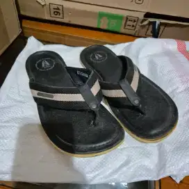 Sendal hush puppies