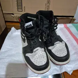 Sepatu nike hitam merah