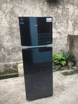Kulkas 2 pintu merk aqua