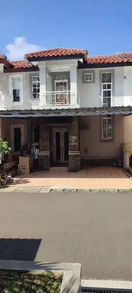 Rumah Lippo Karawaci Utara, 2 lantai, Siap huni