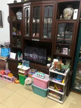 Lemari TV Antik