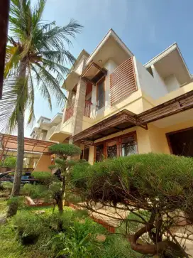 Di jual rumah mewah luas dalam komplek di cilandak