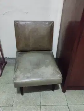 kursi sofa retro warna pudar