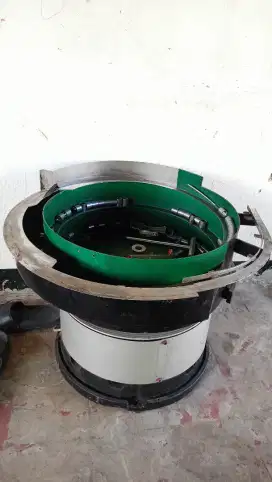 Vibrator bowl feeder