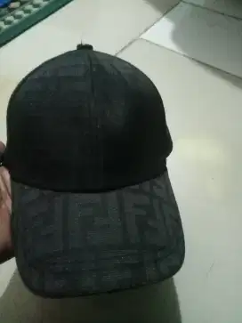 topi merk FENDY Made in ITALY