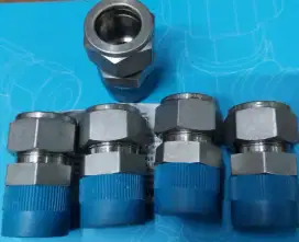SWAGELOK MALE CONNECTOR 3/4 x 3/4
