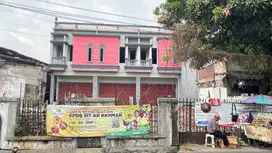 DISEWAKAN RUKO 2,5 LANTAI TEPI JALAN PARKIRAN LUAS COCOK UNTUK USAHA
