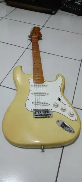 fender stratocaster custom lawas