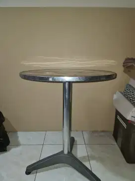 Meja Cafe Aluminium Tebal Bulat – Bekas