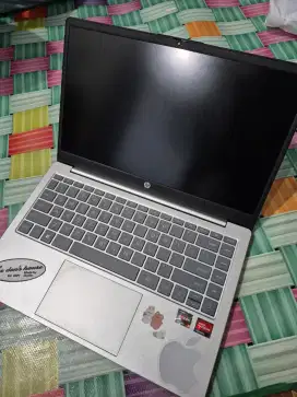 Laptop Hp 14 em0032AU