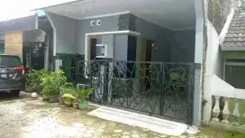 Dijual rumah 2 lantai siap huni murah di Banyumanik dekat SMA 9 bbswg