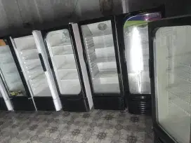Showcase pendingin Minuman
