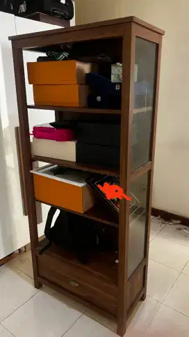 Lemari kaca buku rak tas baju display