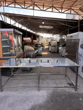 Meja prasmanan 
Ukuran 234x110x82
4 pan
2 unit