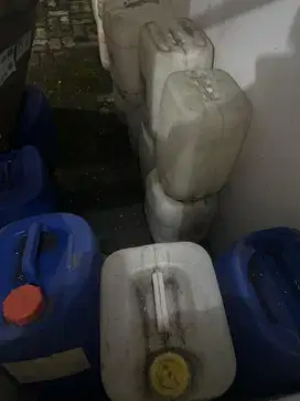 Di jual JIRIGEN / JERIGEN plastik baru hanya lama tidak terpakai
