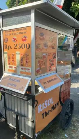 Jaga gerobak risol