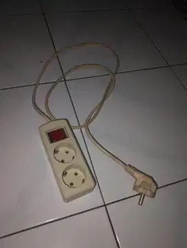 Stop kontak 2 lubang