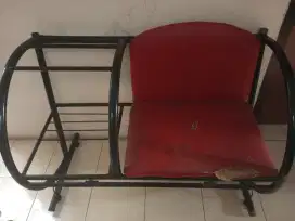 Bangku telpon merah