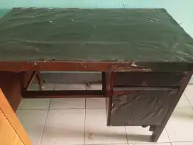 Meja dari kayu jati