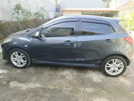 Mazda 2 R 2012 abu matic kondisi bagus sekali