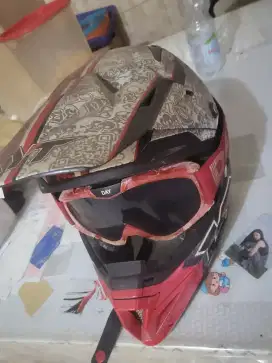 Helm KYT  untuk motor traill Red