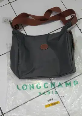 Tas selempang merek long champ