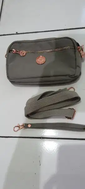 Tas merek kipling