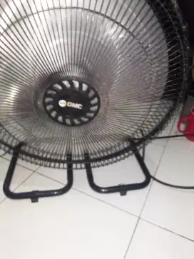 Dijual kipas angin duduk 14 inchi merk GMC mulus original mesin halus