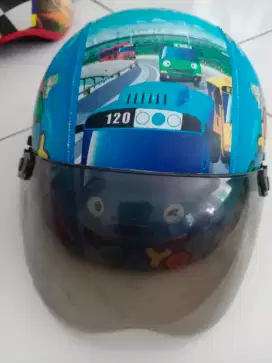 Helm anak motif gambar kereta thomas
