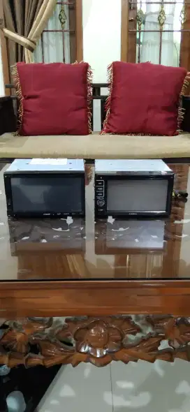 Head unit mobil (ada 2 unit) 
Kondisi keduanya lama tak dipakai.