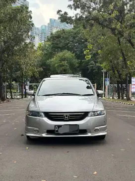 Honda odyssey absolute 2005 kondisi terawat
