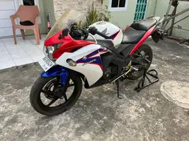 Honda CBR 150R CBU